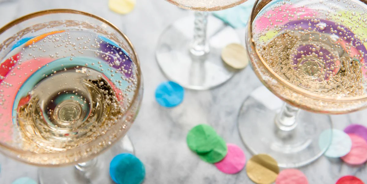 Creative Ways to Use Plastic Champagne Flutes at Events